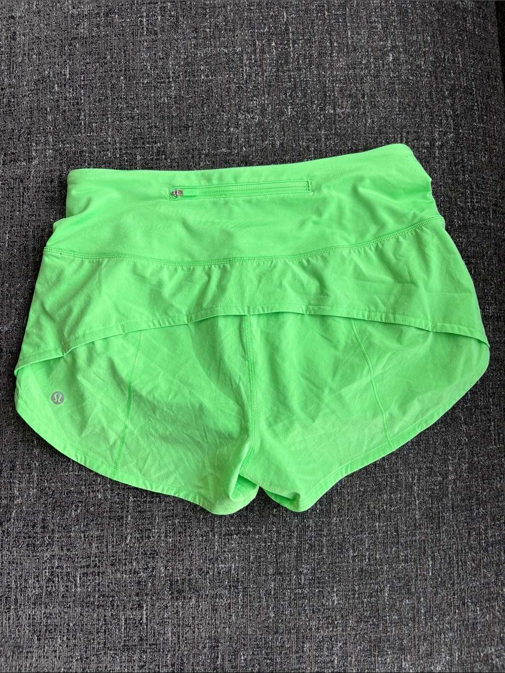 Lululemon Speed Up High-Rise Short 2.5" in Pistachio Size 6